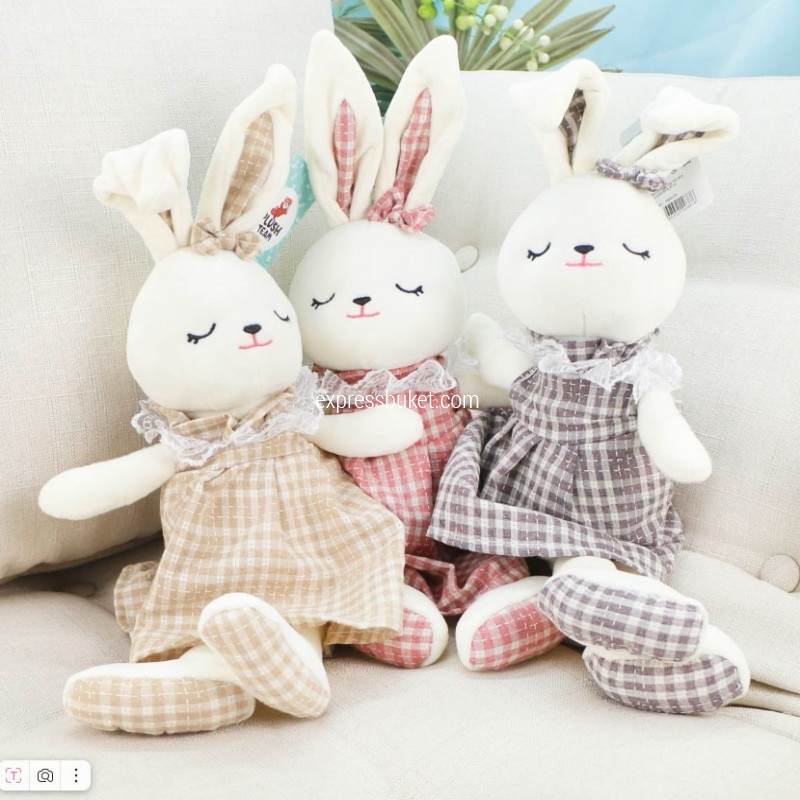 Заяц в клетчатом платье, 47 см