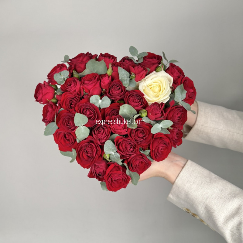 Сердце из роз