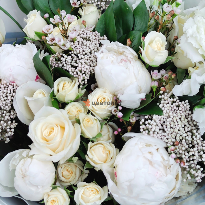 Букет с пионами